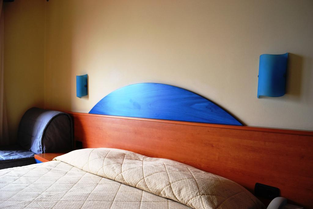 โฮเต็ล สเมอร์ราลโด Hotel เบรนโซเน ซูล การ์ดา ภายนอก รูปภาพ