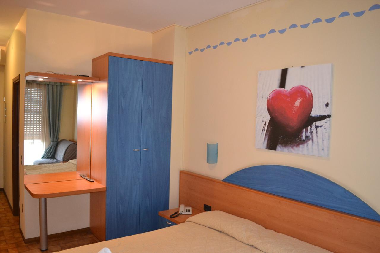 โฮเต็ล สเมอร์ราลโด Hotel เบรนโซเน ซูล การ์ดา ภายนอก รูปภาพ